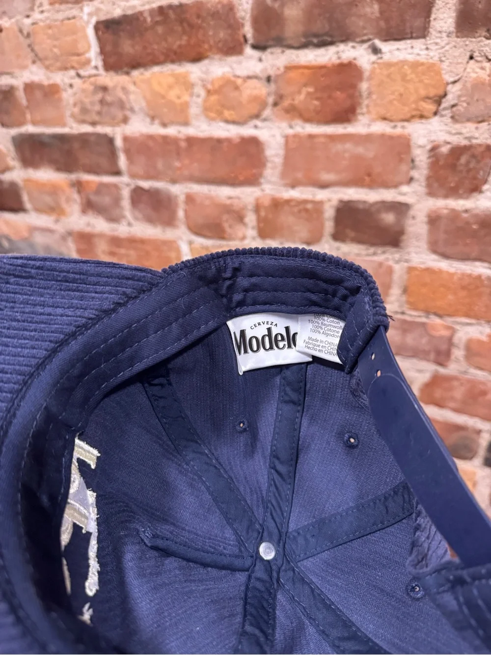 URBAN OUTFITTERS MODELO CORDUROY HAT